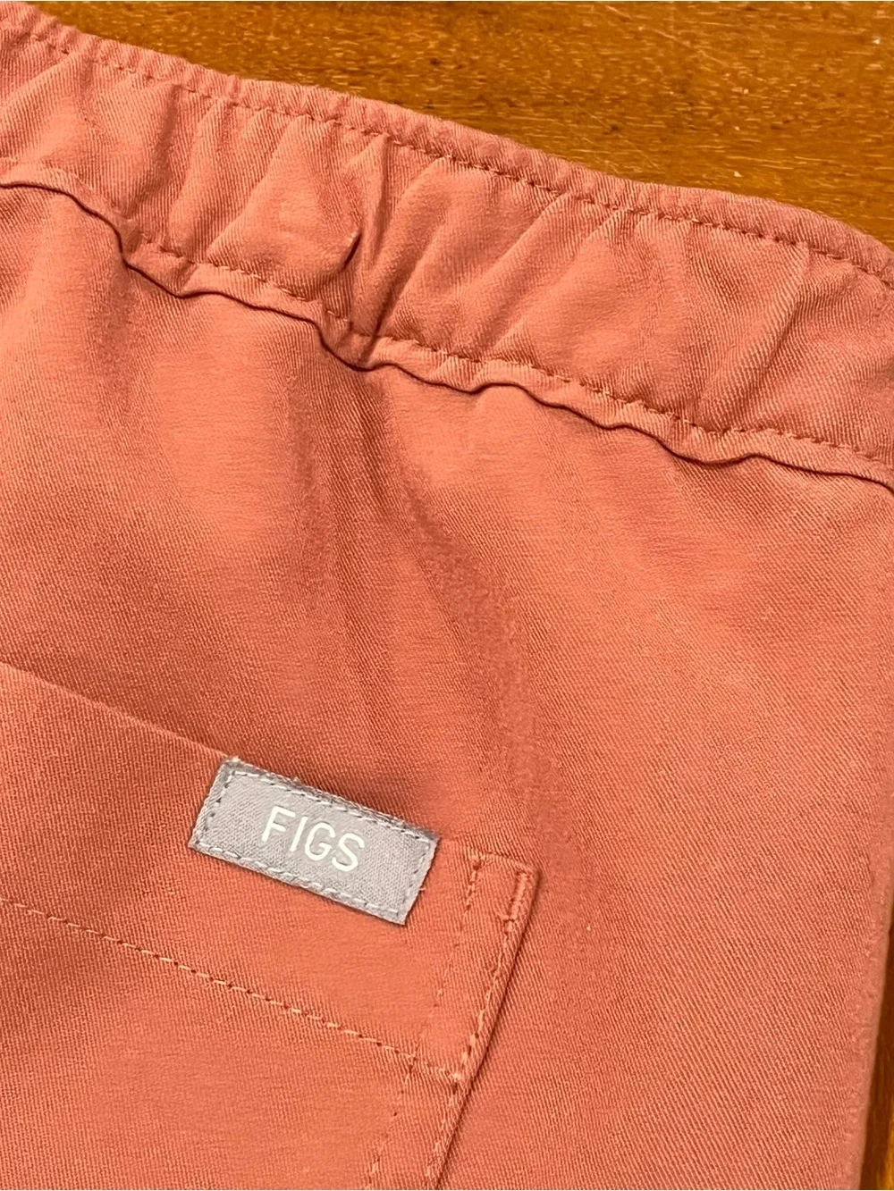 Figs Men’s Cairo Cargo Scrub Pants Mauve Medium Short Straight Leg Drawstring